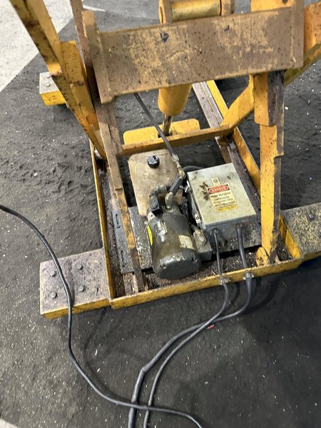 2000 LB ECONO-LIFT HYDRAULIC SCISSOR LIFT TABLE: STOCK #77596
