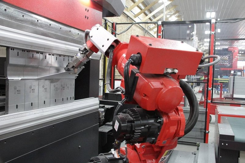 60 Ton x 4′ Amada EG6013 Automated Bend Cell, 2017 – 6 -Axis Robot, 7-Axis Backgauge