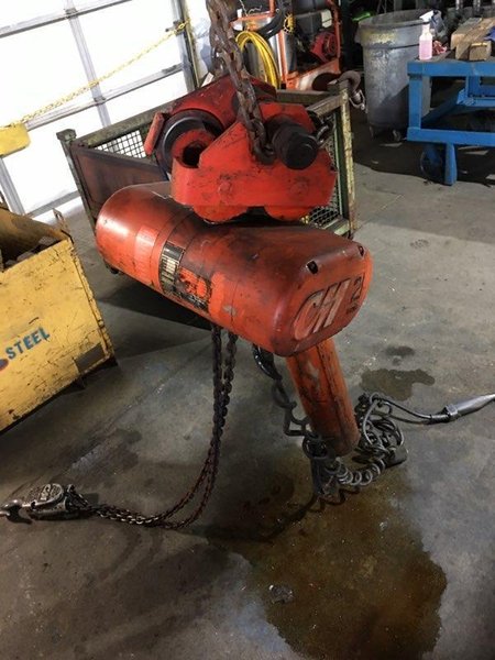 2 TON CM LODESTAR ELECTRIC CHAIN HOIST