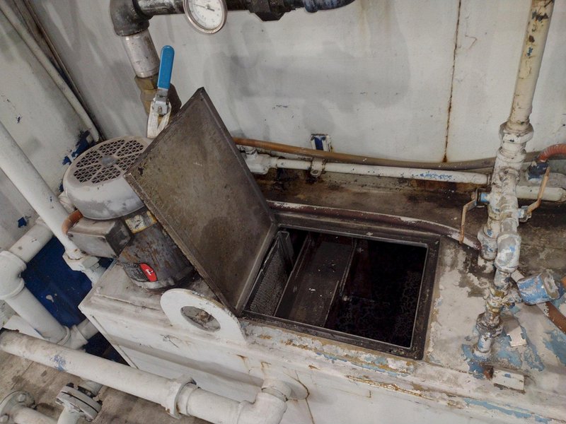 24" X 12" X 3 STAGE RANSOHOFF MODEL SURECLEAN MESH BELT CONVEYOR PARTS WASHER. STOCK # 0237725