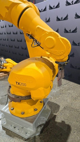 STAUBLI TX200 / CS8C TX200 ROBOTIC ARM AND CABINET – NO TEACH PENDANT USED