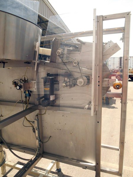 New England Machinery | S.S. Bottle Unscrambler w/ S.S Incline Conveyor
