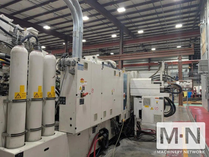 650 TON KRAUSS MAFFEI MODEL CXZL 650-3000/1400/750  THREE SHOT INJECTION MOLDING MACHINE MFG 2010