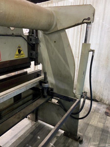 60 TON X 6' ACCURPRESS MODEL #7606 HYDAULIC PRESS BRAKE : STOCK #81068