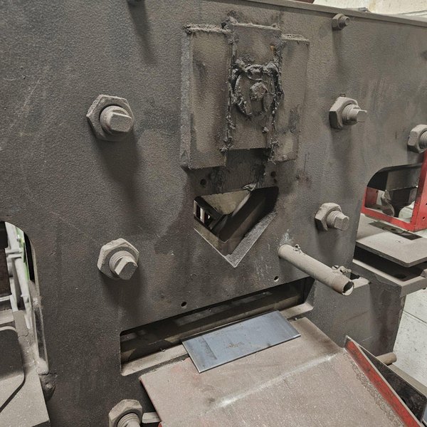 55 TON EDWARDS HYDRAULIC IRONWORKER. STOCK # 0561025.