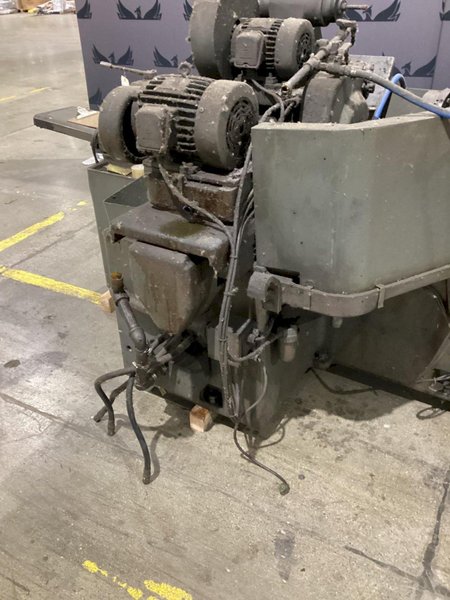 YANG IRON YAM-GU27-100H CYLINDRICAL GRINDER USED