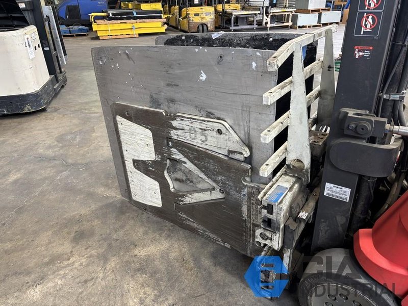 2,500 LB. CASCADE MODEL 25D-CCB-160 HYDRAULIC CARTON CLAMP ATTACHMENT