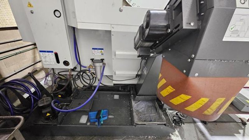 HAAS UMC-500SS 5 Axis horizontal machining Center