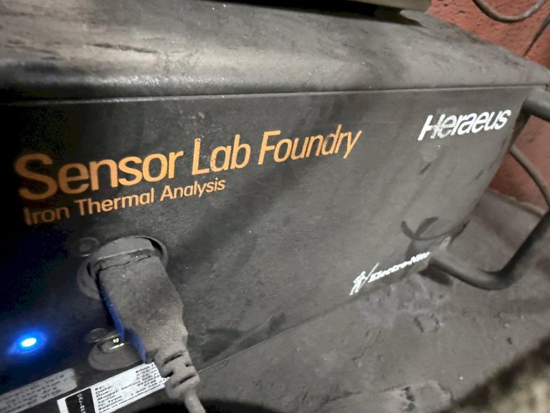 Heraeus iron base sensor lab with cup and monitor