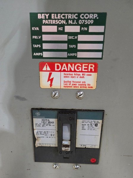 GE TED134030 INDUSTRIAL CIRCUIT BREAKER 30AMP 480V USED