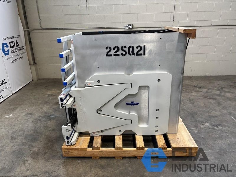 2022 - NEW NEVER USED 2,500 LB. CASCADE MODEL 14J-CCS-2A-0074 HYDRAULIC CARTON CLAMP ATTACHMENT