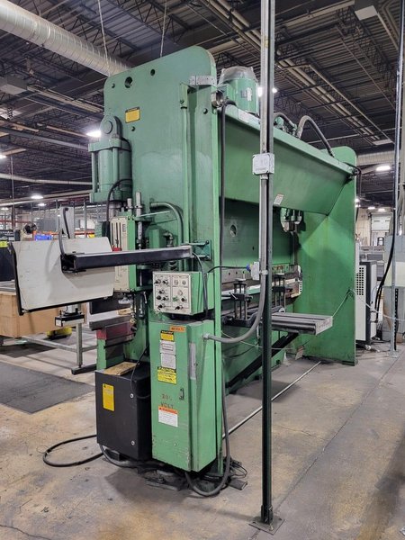 Cincinnati 135 Ton X 10′ Press Brake, CB135, 12′ overall