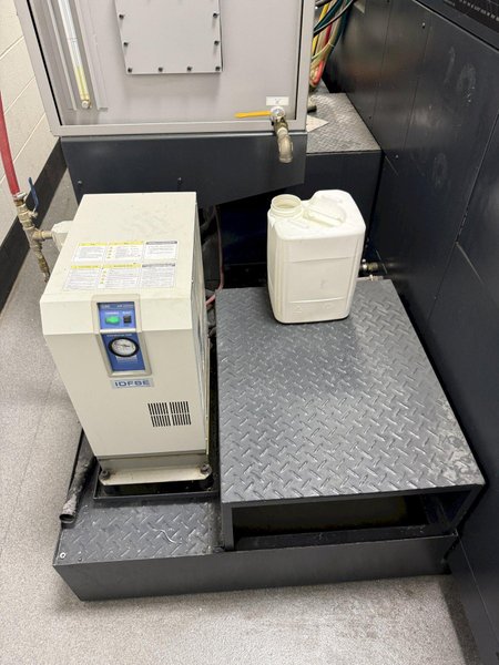Makino F9 CNC Vertical Machining Center For Sale - 2015