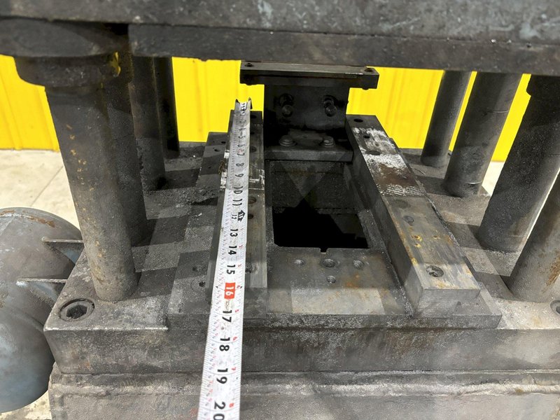 7 TON AIRAM 4-POST PNEUMATIC CUTOFF PRESS: STOCK #21825