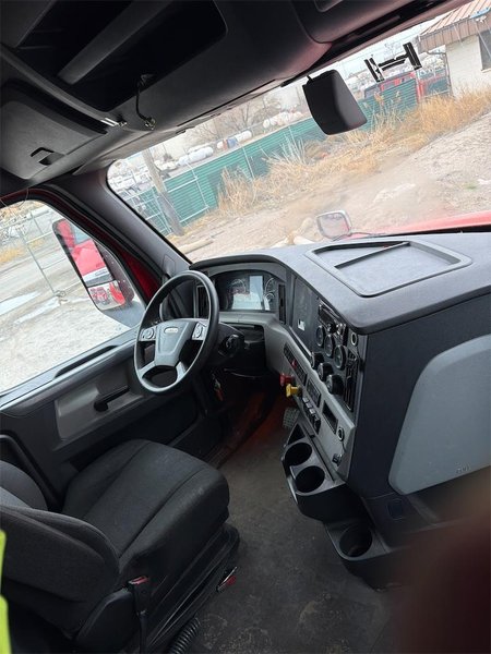 2020 Freightliner Cascadia 1FUJHHDV1LLLC1683