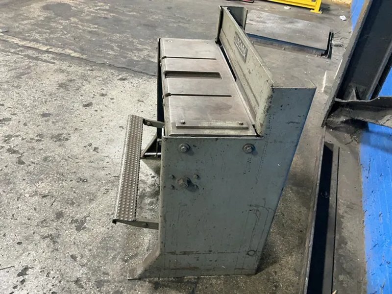 Niagara Machine And Tool Works Mild Steel 30.75” 16 Us Std Gauge Foot Operated Squaring Shear - 30-f