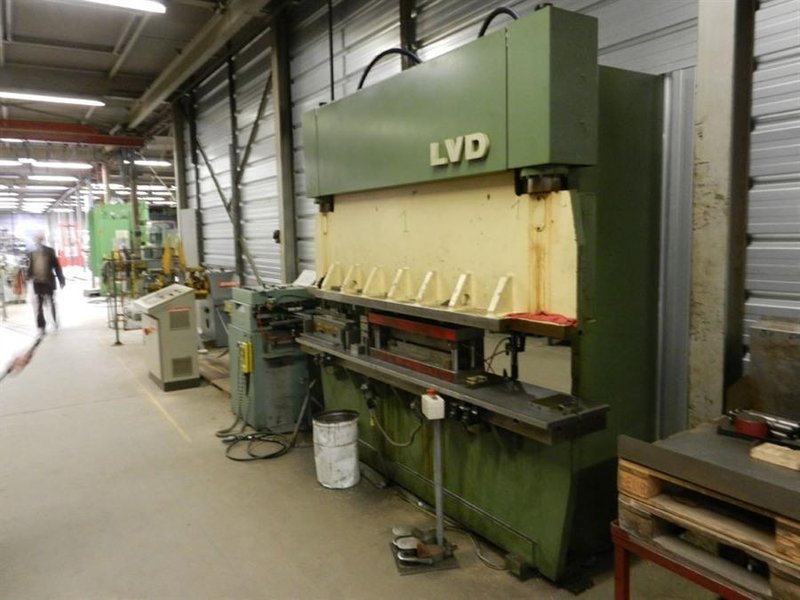 Dimeco decoil./ straight/ feeder - LVD punchpress