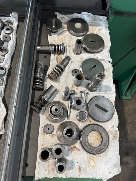 STRIPPIT SUPER 30/40 40-TON SINGLE STATION PUNCH PRESS W/ TOOLING INCLUDED. STOCK # 0774325