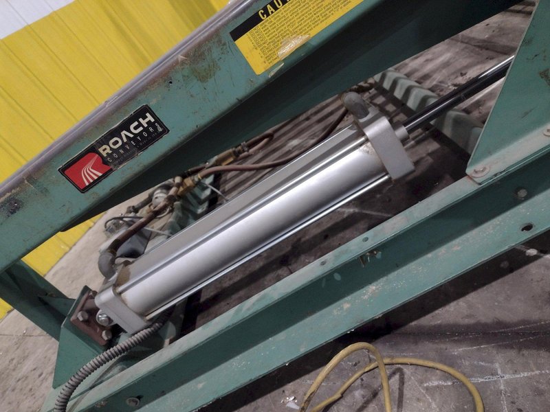 60" x 48" ROACH PNEUMATIC LIFT &amp; TILT UPENDER / TABLE WITH ROLLER CONVEYOR : YOBRO #24710