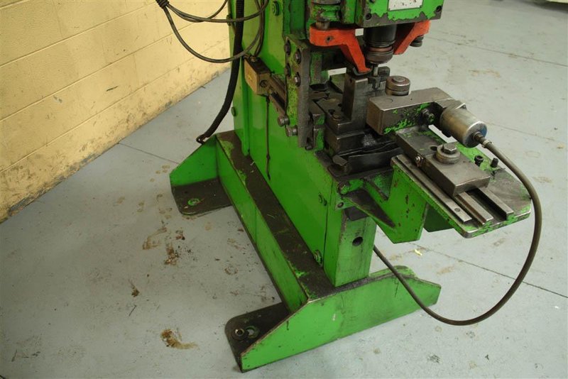 82 TON MUBEA MODEL #KL750 PUNCH WITH FEED LINE: STOCK #56444