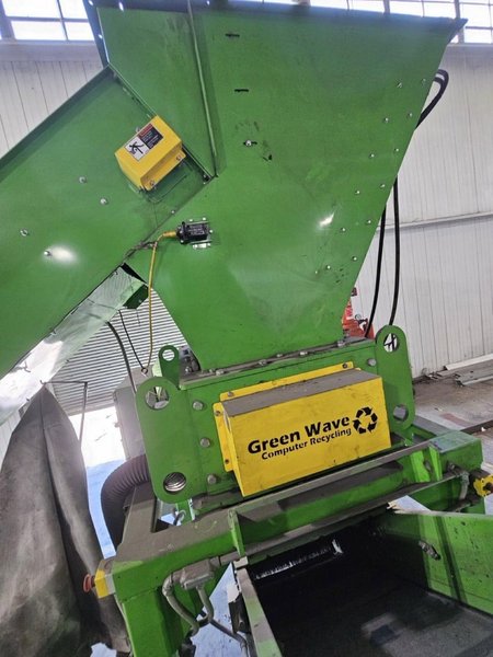 Ameri-Shred AMS-21030-PT Shredder, 2015 – Set up for Plastics.