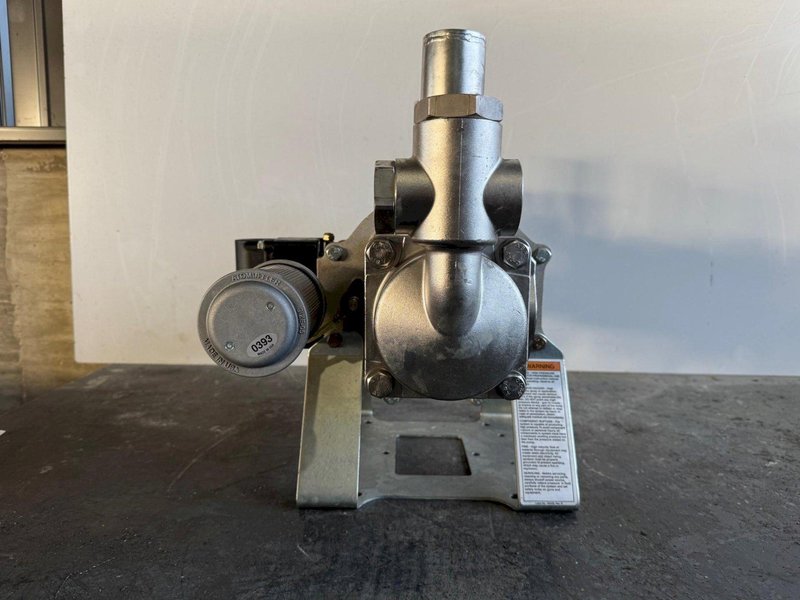 (NEW) GRACO GLUTTON 220666 220-666 BELLOWS 4:1 PUMP 6GPM. STOCK # 1009924