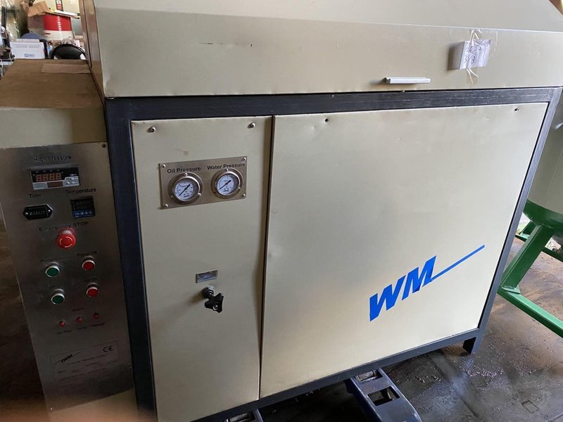 3’x3′ IWM1010H CNC Waterjet, 2015 – Demo Unit only 1613 Hours