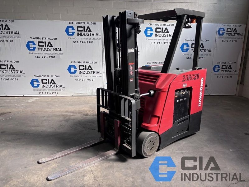 2020 - 3,500 LB. RAYMOND MODEL 425-C35TT STAND-UP ELECTRIC FORKLIFT