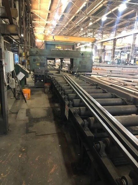 25" X 36" W.F. WELLS INC B-25-2 HORIZONTAL BAND SAW WITH 80' POWERED ENTERY CONVEYOR AND 32' POWERED EXIT CONVEYOR
