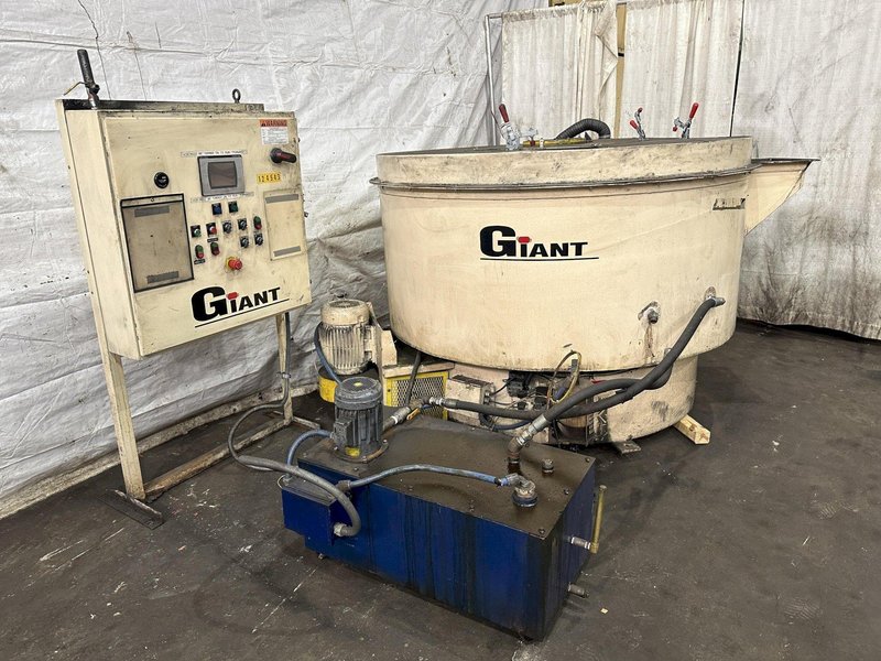 24 CUBIC FT GIANT GB-24DHW VIBRATORY COB DRYER: STOCK #77690