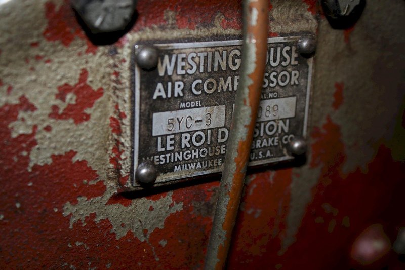 10 HP LEROI AIR COMPRESSOR:   STOCK #76636