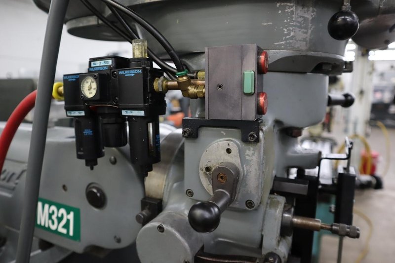 Bridgeport Series I-2HP Vertical Knee Mill, Acu-Rite 2-Axis DRO, Kurt Power Draw Bar, Mitutoyo Scale, X-Axis Power Feed, Chrome Ways