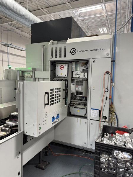 Haas UMC-750SS 5 Axis UMC, 2018 – Midaco Automatic Pallet Changer, TSC, Chip Conveyor