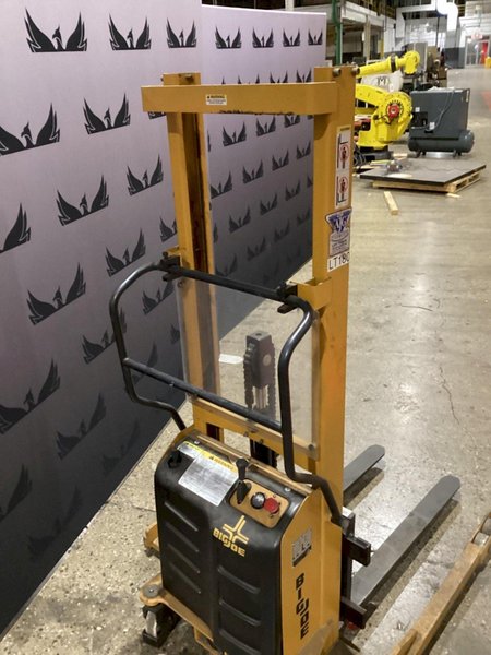 BIG JOE M-22-62 2200 lbs Capacity Electric Pallet Jack USED