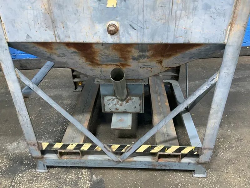 Aec Whitlock Approx. 305 Gallons Hopper
