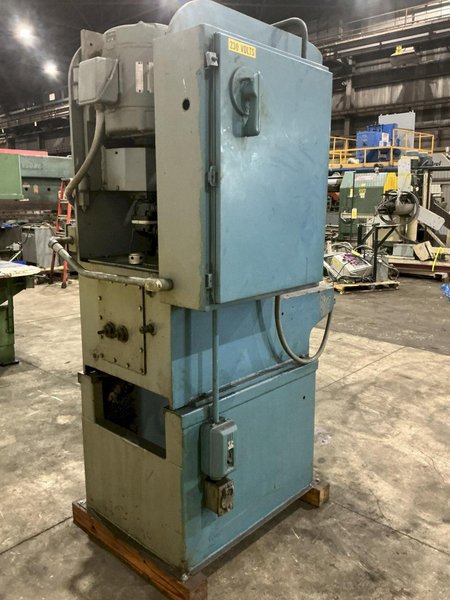 8 TON X 12" STROKE DENISON HYDRAULIC C-FRAME PRESS: YOBRO #26217