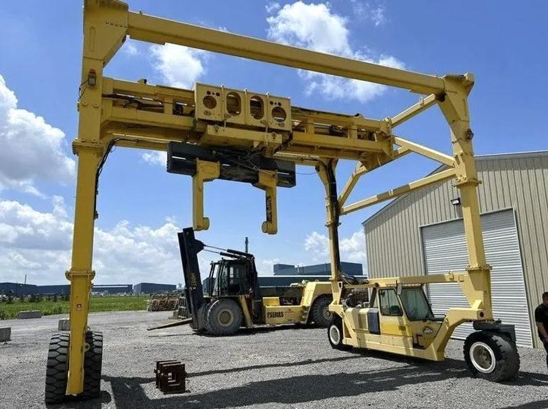 88,000 LB COMBILIFT SC-3 STEERABLE GANTRY CRANE. STOCK # 1087126