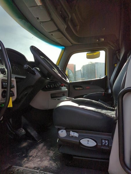 2023 Peterbilt 579 1XPBD49X6PD850494