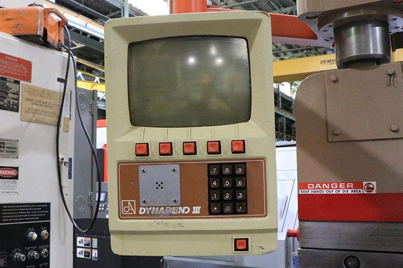 135 Ton x 10 Ft Cincinnati Hydraulic Press Brake Model 135CB8