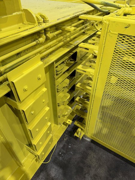 30" X 36" SELCO MODEL #HSO-107-A AUTO-TIE HORIZONTAL HYDRAULIC BALER: YOBRO #24559
