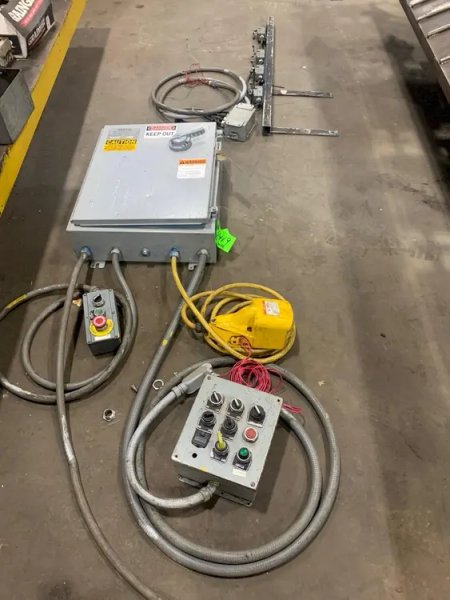 USED MET-FAB 3/8 X 10 SHEAR CONVEYOR WITH PNEUMATIC SHEET SUPPORTS