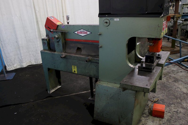 4" X 4" X 3/8" METAL MUNCHER HYDRAULIC IRONWORKER:  STOCK #75682