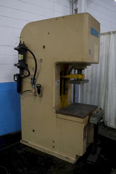 25 TON DENISON HYDRAULIC C FRAME  PRESS: STOCK #76354