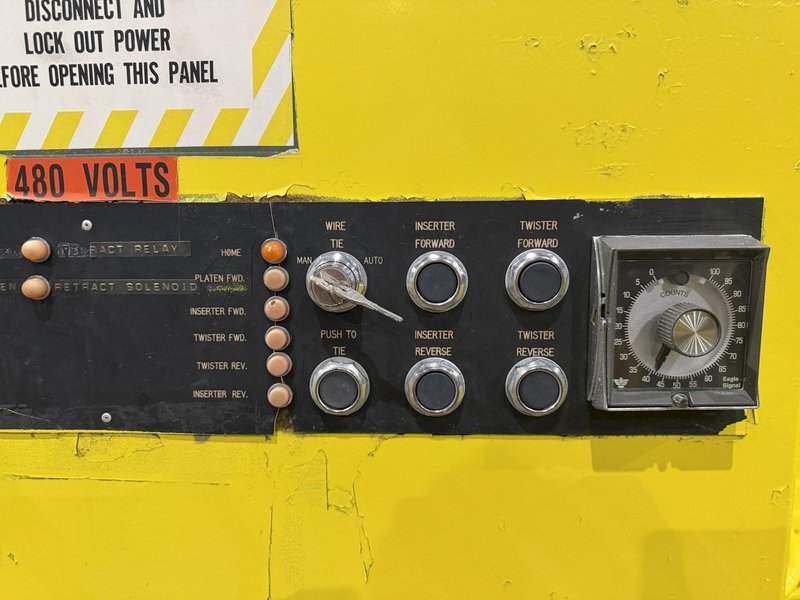 30" X 36" SELCO MODEL #HSO-107-A AUTO-TIE HORIZONTAL HYDRAULIC BALER: YOBRO #24559