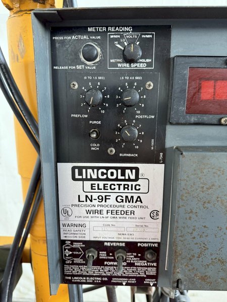 LINCOLN IDEALARC PULSE POWER 500 WELDER W/ BOOM &amp; LINCOLN LN-9F WIRE FEEDER. STOCK #0627922.