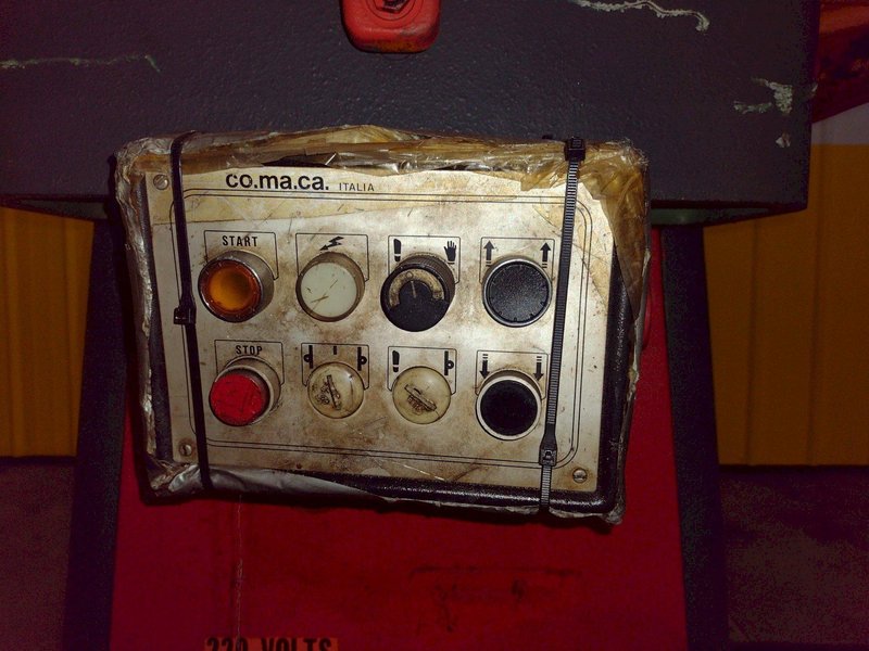 10" X 10" X 1/8" COMACA MODEL EHN-260 UNIPUNCH HYDRAULIC NOTCHER: STOCK 12983