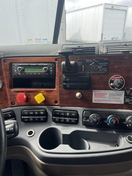 2017 Freightliner Cascadia 125 3AKJGLDR6HSHZ6452