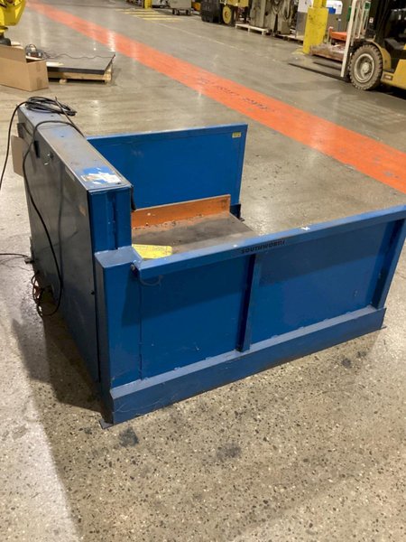SOUTHWORTH ROLL C2.5-28 Platform Lifter w/ Foot Control 2500 lbs Capacity USED