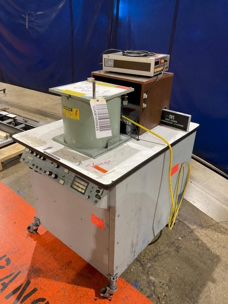 MAGNATIZING MACHINE 220V 15 AMP 5954/4 W/ FLUKE 916 USED