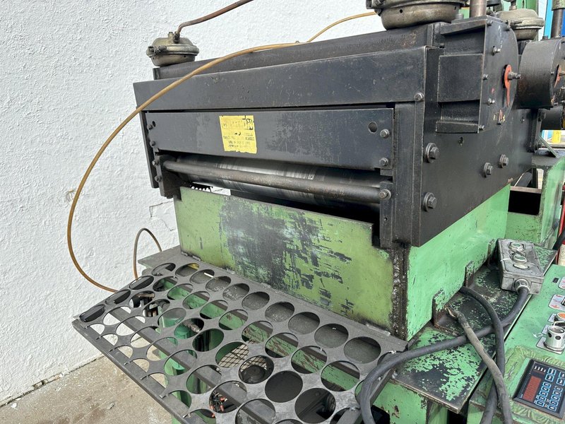 10,000 LB  X 30" REGAL COIL CRADLE &amp; STRAIGHTENER:  STOCK#77222